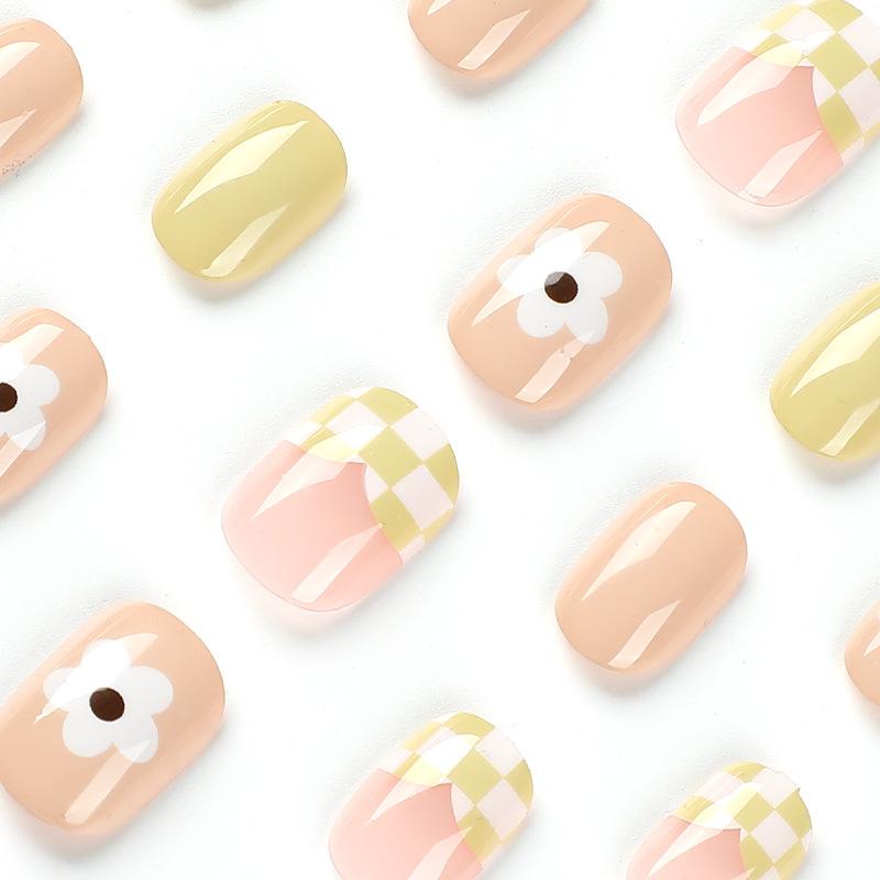 24Pcs/Set Quick Nails Fresh Green And White Checkerboard False Nials Sticker Wearable Waterproof Manicure Finished Nails