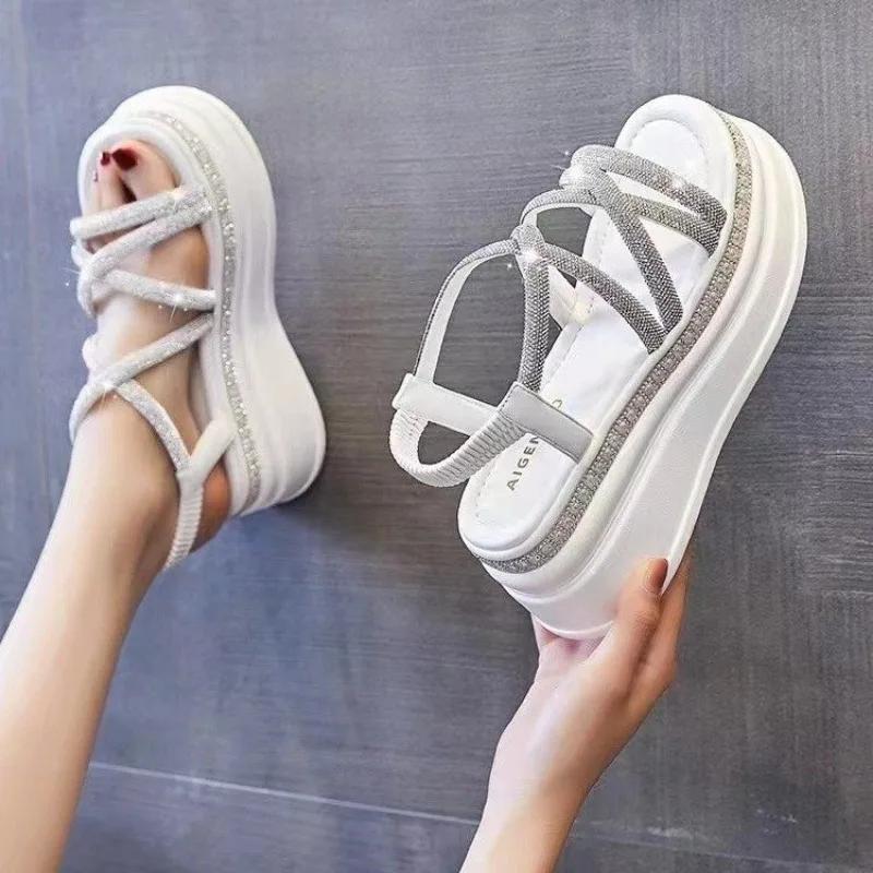 Комфортная обувь для женщин на танкетке 2024 года, босоножки с открытым носком, увеличивающие рост, летние каблуки, женская бежевая платформа, толстая подошва