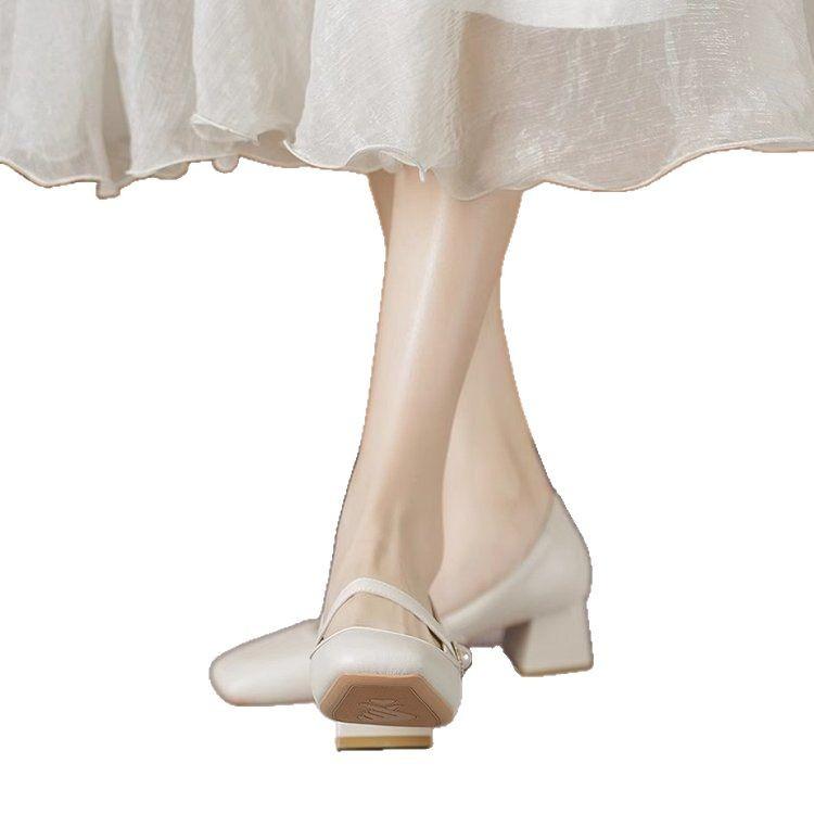 Туфли-лодочки женские на среднем каблуке Мэри квадратный носок редкая обувь 2025 весна новые с мелким вырезом французская юбка туфли-лодочки высокий каблук кожаная обувь