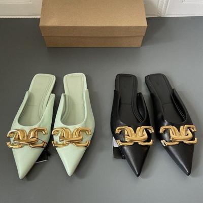 Мода 2024 Новые Летние Женские Шлепанцы на Плоской Подошве Модные Сандалии с Металлической Цепочкой с Острым Носком Повседневная Обувь Уличные Шлепанцы Женские Шлепанцы Женские