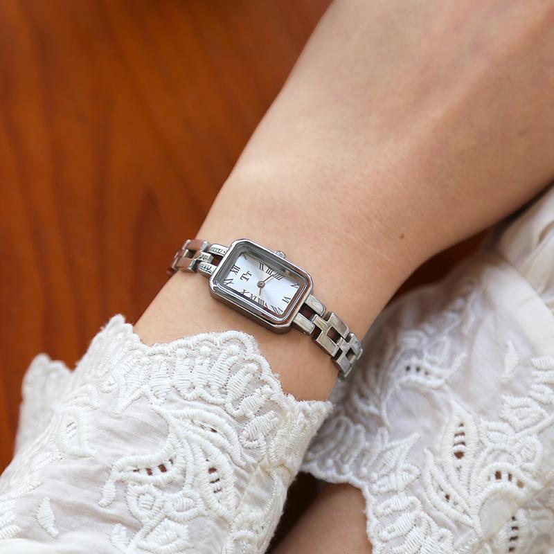 Women's watch, square bracelet style, steel band, fashionable, light luxury, retro, small and exquisite quartz watch for ladies.