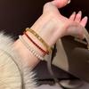 Бестселлер «Сяохуншу»: Женский браслет из красной нити с роскошными акцентами из красных бриллиантов.