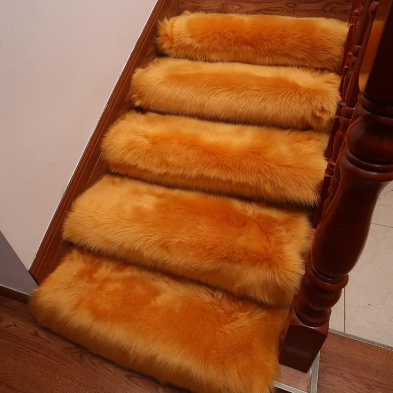 Плюшевые противоскользящие накладки на ступени из искусственной шерсти