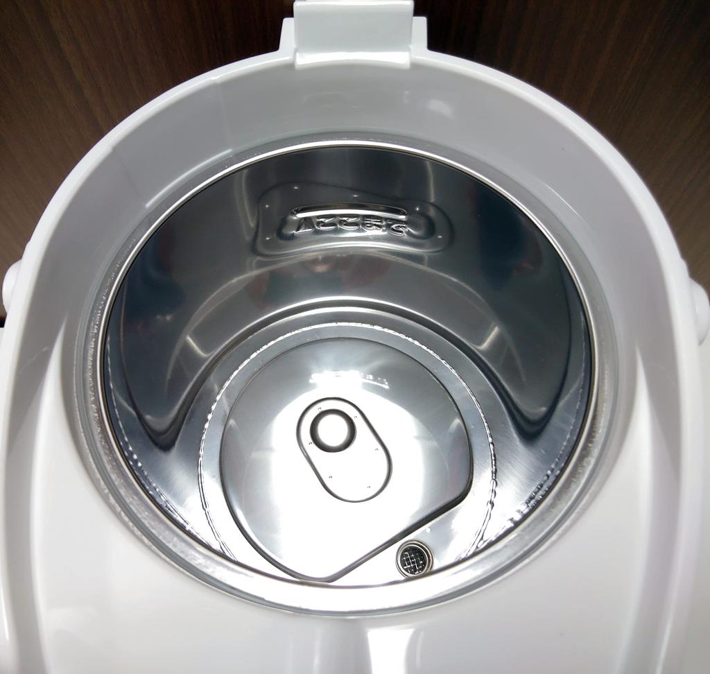 Peacock Electric Insulated Air Pot (Non-Boiling Type) (2.2L) White WVP-22W