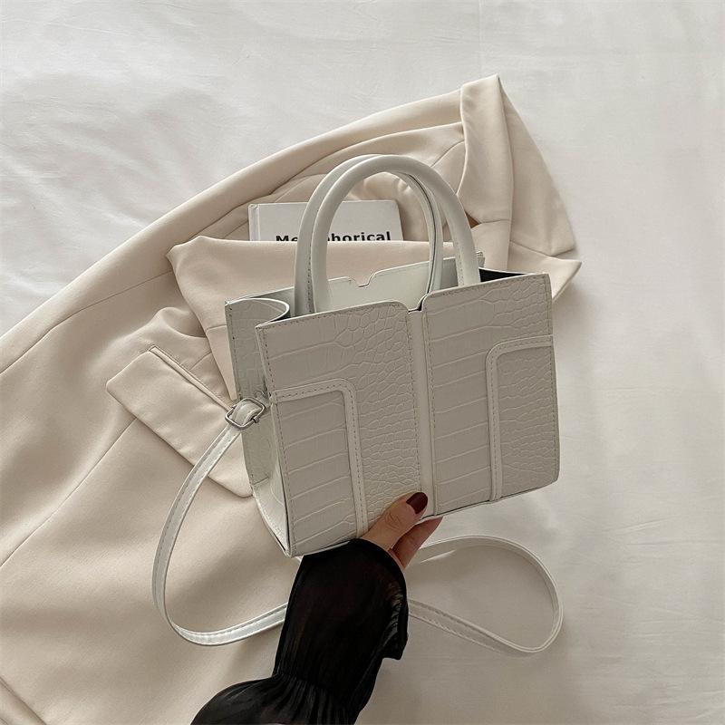Ретро легкая роскошная модная красивая маленькая квадратная сумка 2024 года, новая простая иностранная стильная красивая сумка-мессенджер на одно плечо