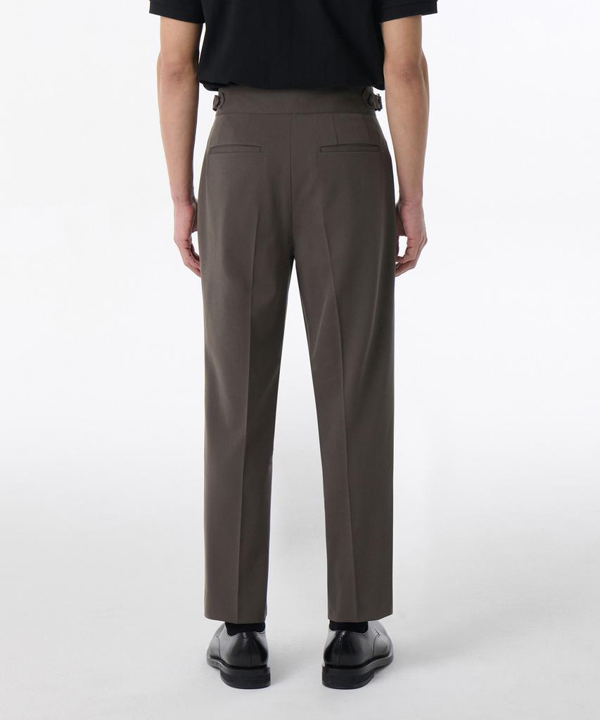 MUSINSA STANDARD Classic Adjust One-Pleat Tapered Slacks [Van Dyke Brown]