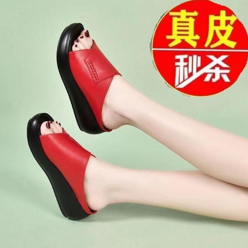 Тапочки для мам из натуральной мягкой кожи с толстой подошвой и мягкой подошвой, женские, лето 2025, новая модная верхняя одежда, сандалии на танкетке