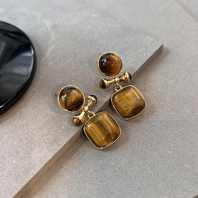 Sterling silver tiger's eye stone earrings, premium sense Maillard earrings, retro earrings, real gold electroplated natural stone stud earrings.