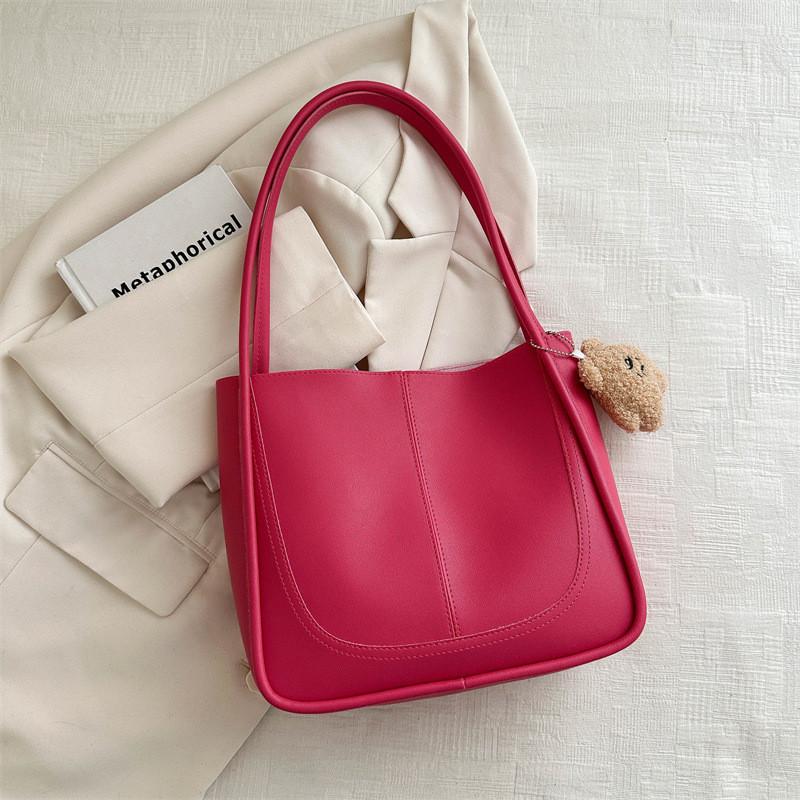 Модная женская сумка-тоут в стиле стрит-стайл Весна 2024 в черном, зеленом, розовом и белом цветах