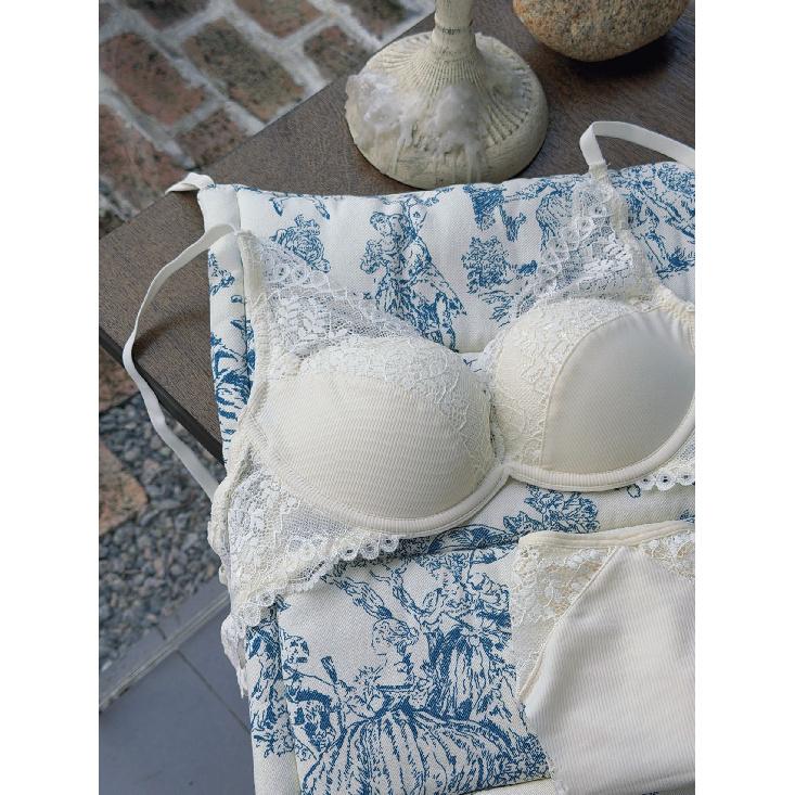 Purely desirable lace lingerie, French-style comfortable wireless bra, fashionable color-blocking, small bust push-up deep V-shaped bra set