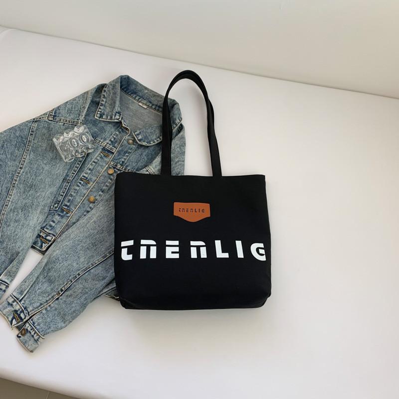 Large Capacity Fashionable Tote Bag For Women Ideal For Autumn Winter Casual Use