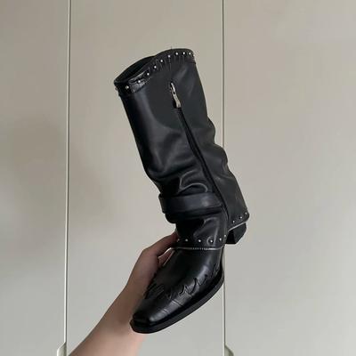 Дизайн с рисунком пламени, рыцарские ботинки 2025 с острым носком, толстым каблуком, ботинки Мартин, дизайн с заклепками и цепочкой, ботинки на платформе