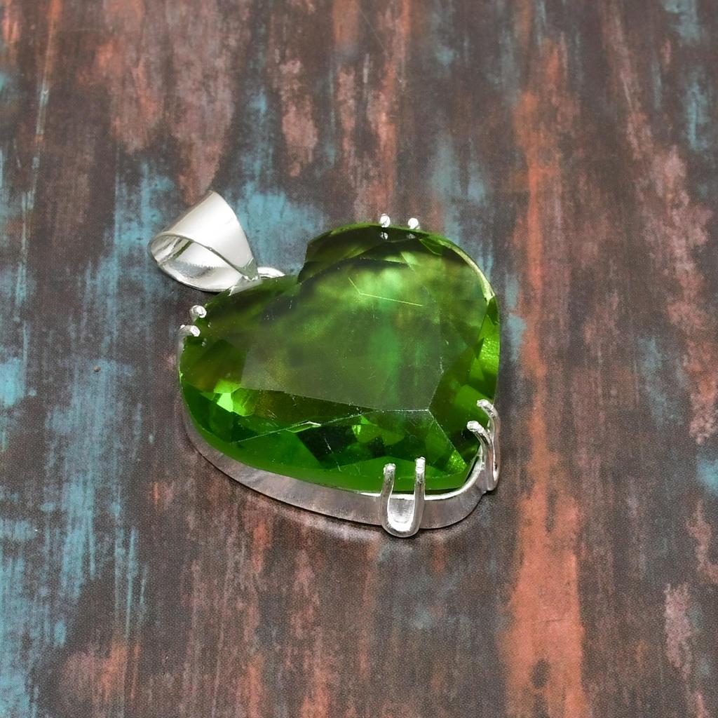 Wonderful Peridot, Gemstone Handmade Jewelry 925 Sterling Silver Pendant