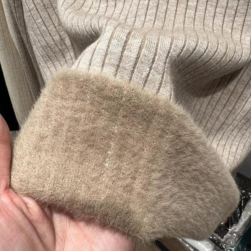 Женский осенне-зимний базовый свитер с полувысоким воротом и добавлением бархатного кружева. Утолщенный цельный трикотажный свитер из бархата для тепла и свободного кроя.