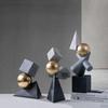 Изделия из смолы Геометрическая абстрактная скульптура Граненые статуэтки Треугольные золотые шары Декоративные фигурки Аксессуары для домашнего декора