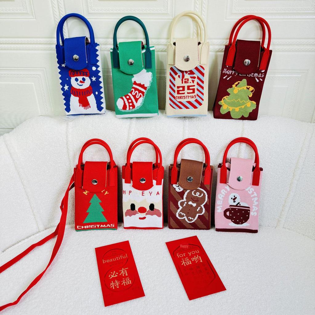 Праздничная вязаная мини-сумка-мессенджер с изображением удачи и монет