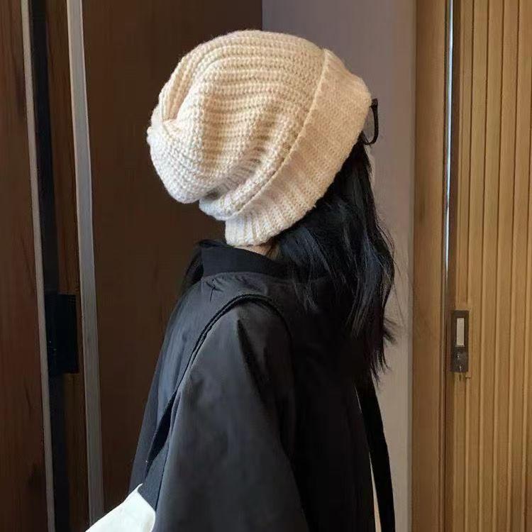 Женская шерстяная шапка бини оверсайз: Теплая, стильная вязаная шапка с защитой ушей для осени и зимы.