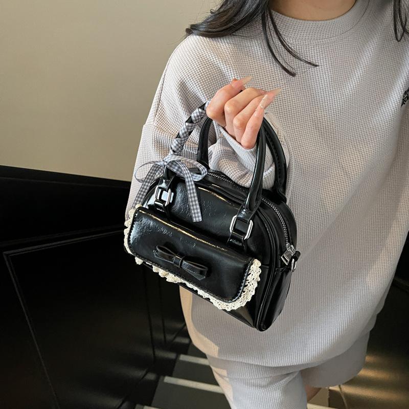 Простая темпераментная ручная маленькая квадратная сумка 2025 новая корейская версия тренд высококлассная сумка через плечо модная универсальная сумка-мессенджер