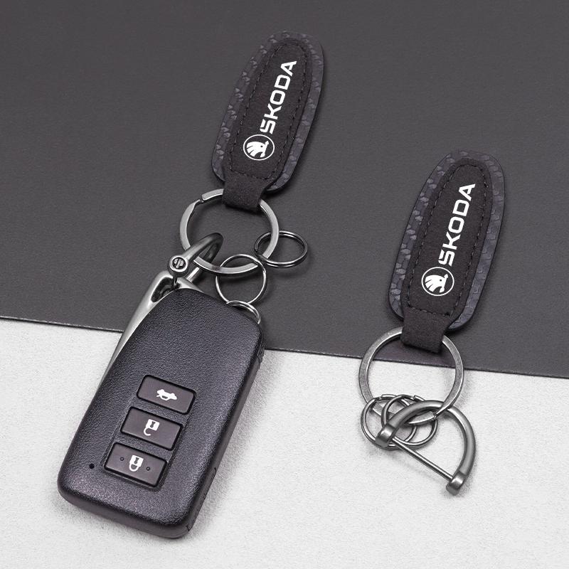 1Pcs Suede Leather Keychain Car Key Ring Accessories For Skoda Kylaq Elroq Kodiaq Octavia Enyaq Kamiq Scala Rapid Superb Karoq knzh54