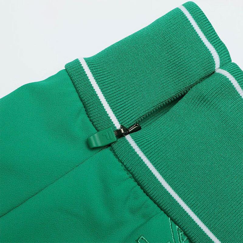 Fila Серия Спортивный Образ Жизни Однотонная Юбка А-силуэта из Тканого Материала с Высокой Посадкой для Гольфа Повседневные юбки Женские юбки Кедрово-зеленый A11W335309F-GN