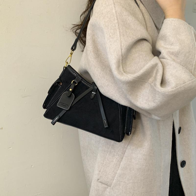 Замшевая сумка женская большой вместимости 2025 новая осень и зима универсальная ретро сумка на плечо подмышку сумка-ведро для поездок на работу