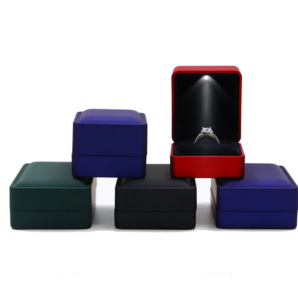 Футляр Подарочная коробка Витрина для ювелирных изделий Футляр для ожерелья Хранение ювелирных изделий Коробка для помолвочного кольца Светодиодная шкатулка для ювелирных изделий