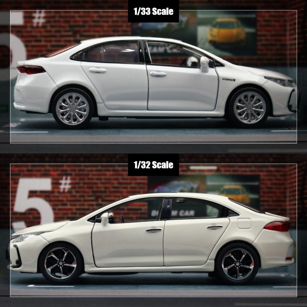 1/32 Toyota Corolla Hybrid Toy Car for Children Diecast Alloy Metal Miniature Model Pull Back Sound & Light Collection Gift Kid