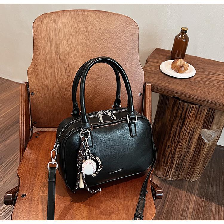 Ielgy Korean Niche Portable Bowling Bag Trendy Autumn Winter Retro All-Match Frosted Messenger Small Square Bag