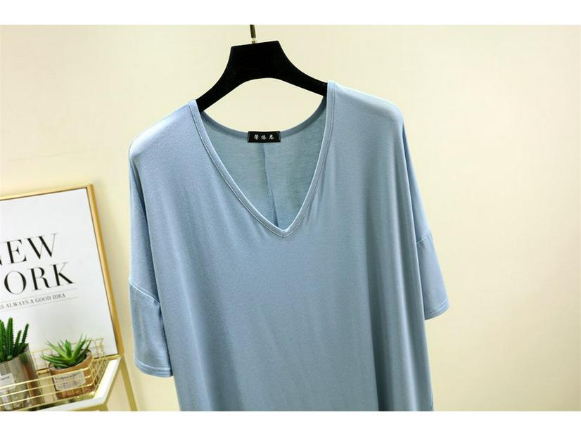 Футболка из модала свободного кроя с V-образным вырезом и рукавами-пятью точками - летняя, легкая, однотонная, топ больших размеров