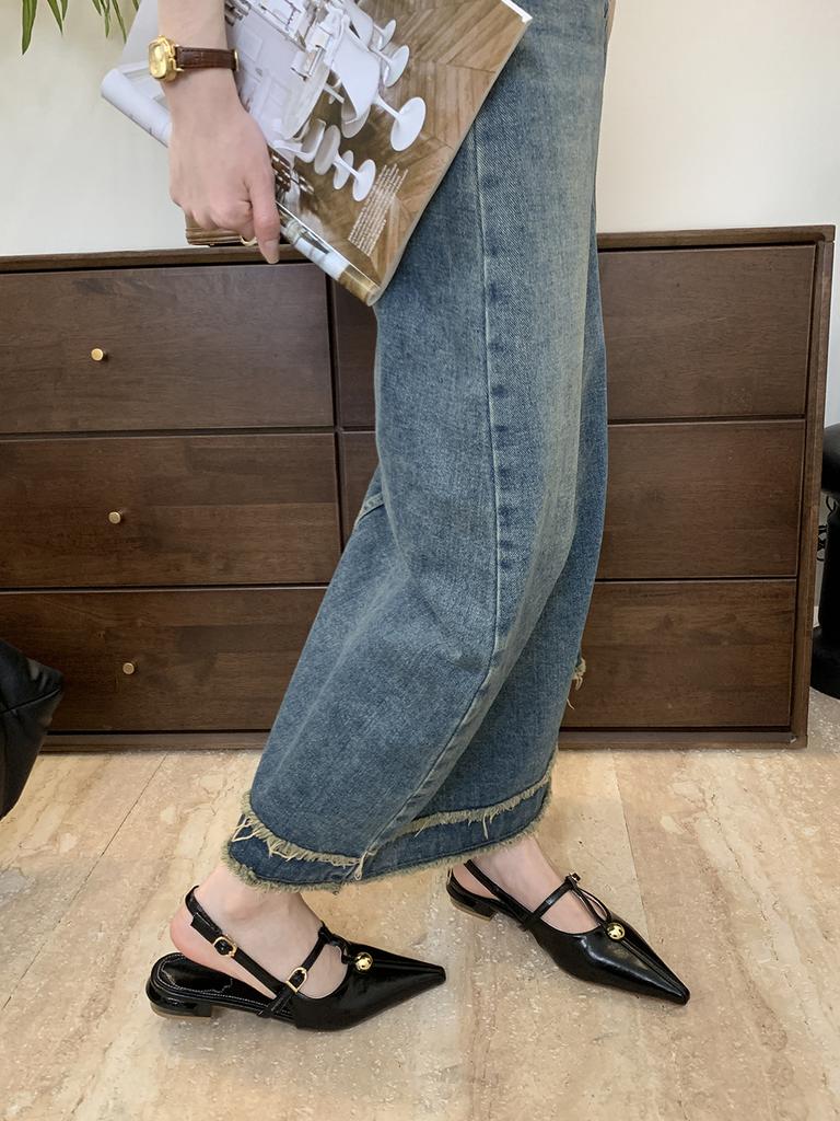 Модные женские босоножки с острым носком 2024 года, новые поступления, дизайн с заклепками, низкий каблук, ремешок сзади, черный, серебристый, белый, летние туфли для вечеринок, женские