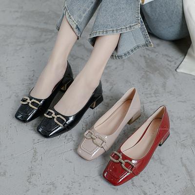 Корейская версия лакированная кожа пряжка темперамент высокие каблуки квадратный носок толстый каблук одинарные туфли женские ретро вечерний бриз средний каблук повседневные
