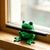 3D Printed Cute Frog Pen Holder, Bright Green Pen Stand with Pen-Grabbing Structure, Anti-Slip Desktop Organizer for Pens & Makeup Brushes, Creative