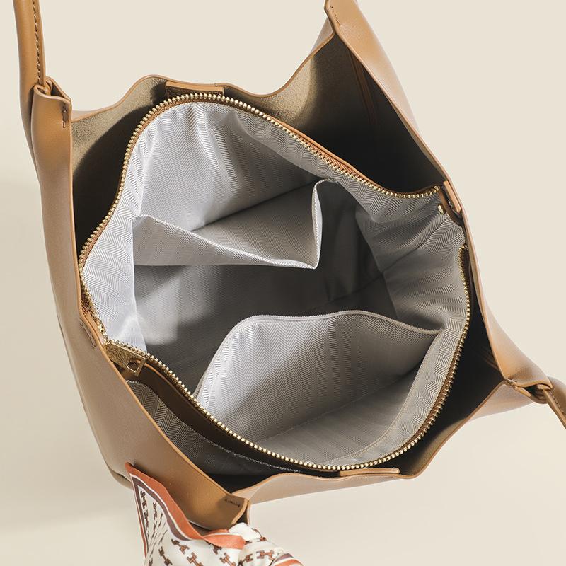 Light luxury bag 2025 new mother bag large capacity soft leather tote bag fashion child and mother shoulder bag portable women's bag