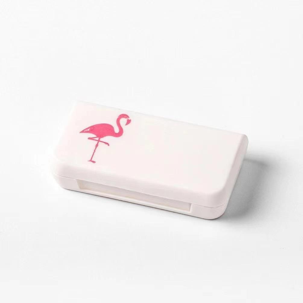 Компактный дорожный органайзер для таблеток с надежными отделениями