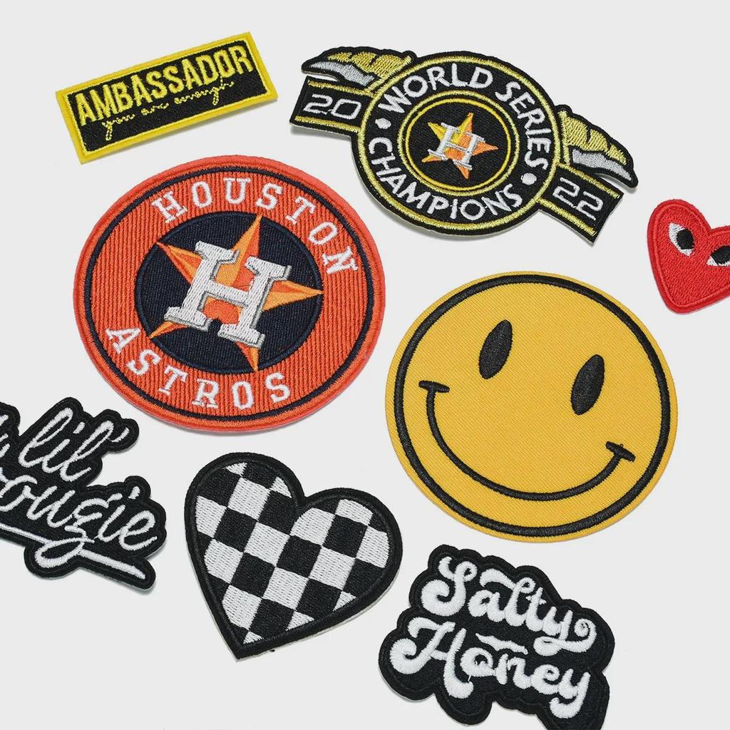 Лента-нашивка с вышитыми буквами для одежды