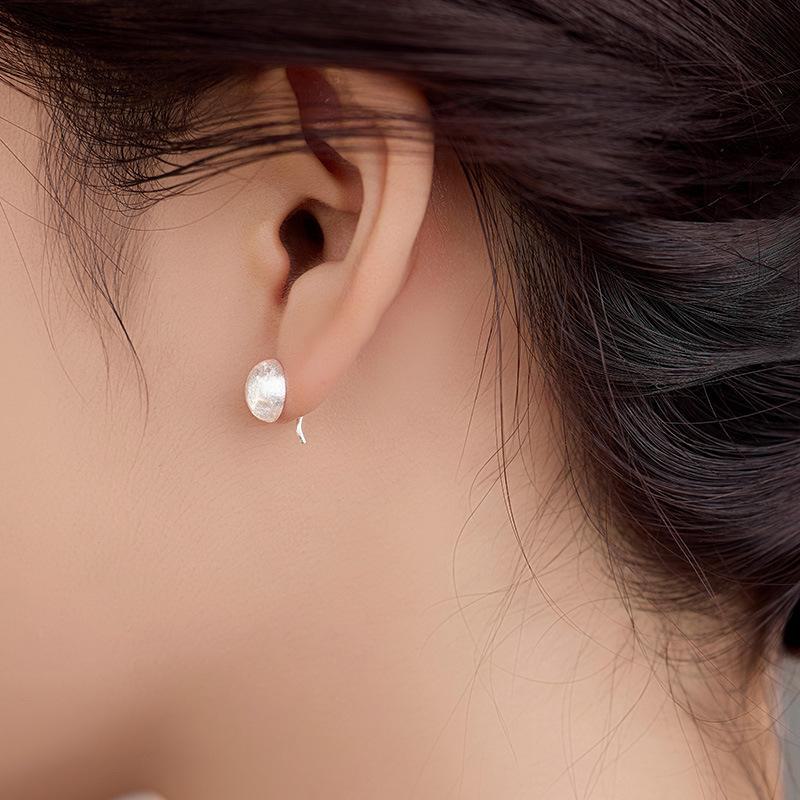 Серьги-крючки Banyan Tree S925 Silver Brushed Ball Ear Hooks - Элегантные маленькие серьги для женщин