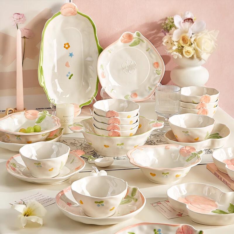 Pellsen Ceramics Embossed Tulip Tableware Set