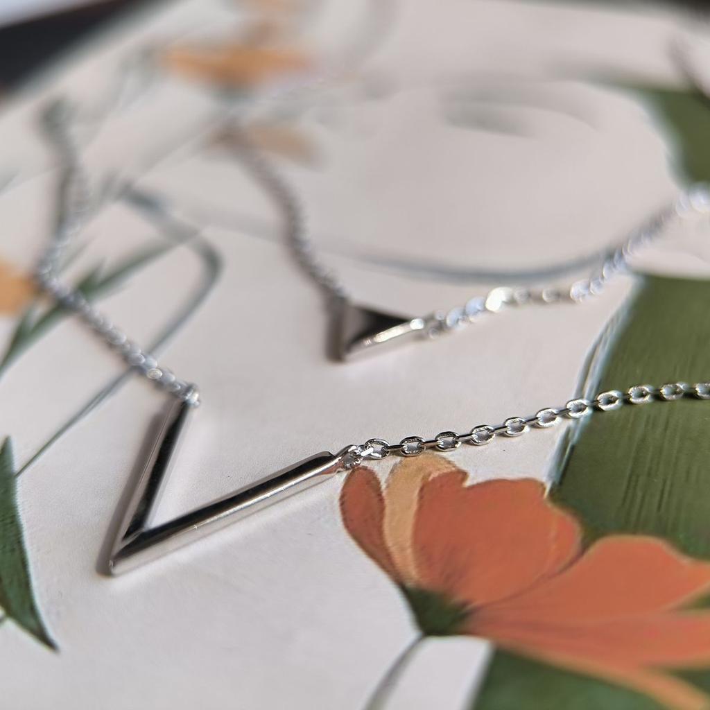 Серебряное колье с без камней, вес изделия 4,24 гр (2183938)