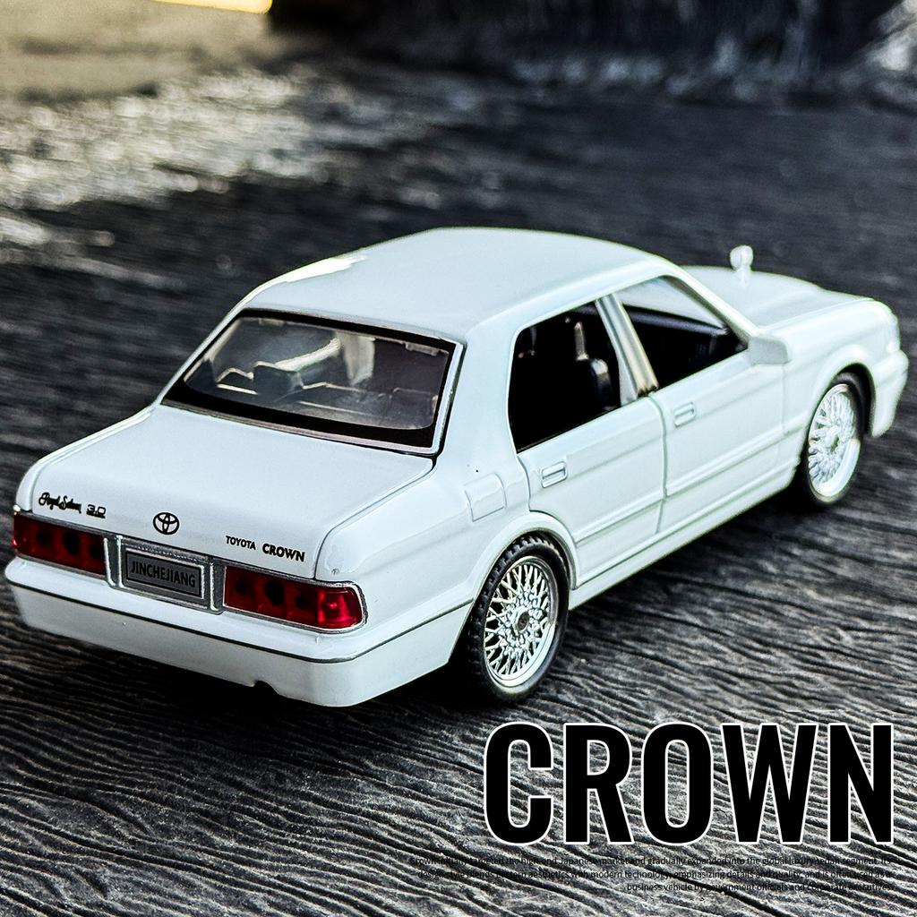 1/32 Toyota Crown Металлическая модель автомобиля Игрушка Литье под давлением Металлическое литье Звук и свет Автомобильные игрушки Для детей Транспортное средство