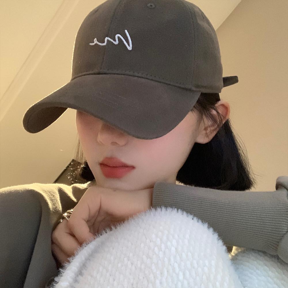 Gray baseball cap for women, with a deep crown, large size, wide brim, and a small wave pattern
