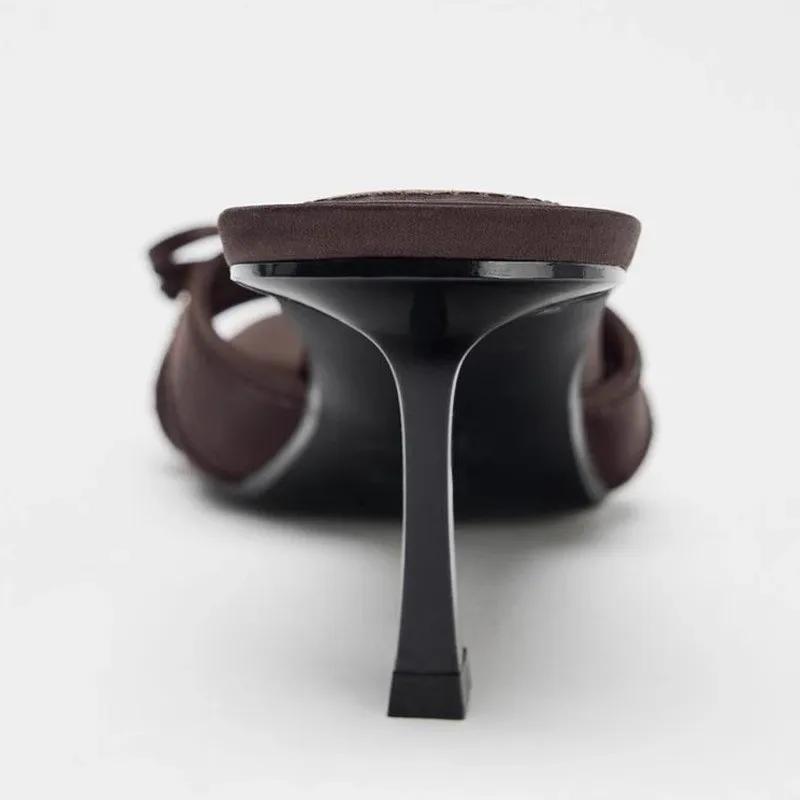 Модные милые тапочки с бантом для женщин 2025 Новые летние шлепанцы на тонком каблуке Универсальные с острым носком Открытый носок Высокий каблук Крутая швабра