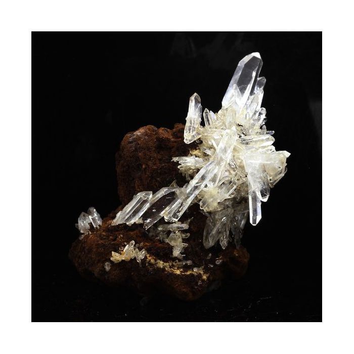 Pierres et Minéraux. Quartz Muzo. 256.6 ct. Vaulnaveys, Isère, France.