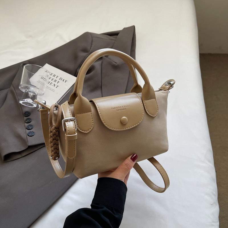 2026 spring simple casual handbag bag women's niche feeling dumpling bag commuter versatile messenger bag