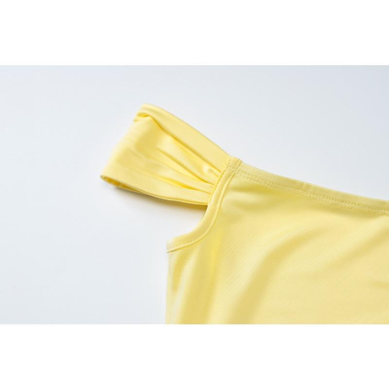 Женское облегающее платье с вырезом на шее и длинной юбкой