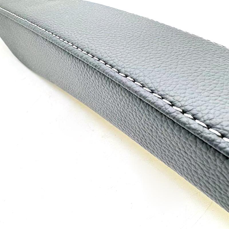 Замена тканевой обивки передних сидений на кожаную для Mercedes Benz V Vito Metris Sprinter W447 2014 года выпуска.