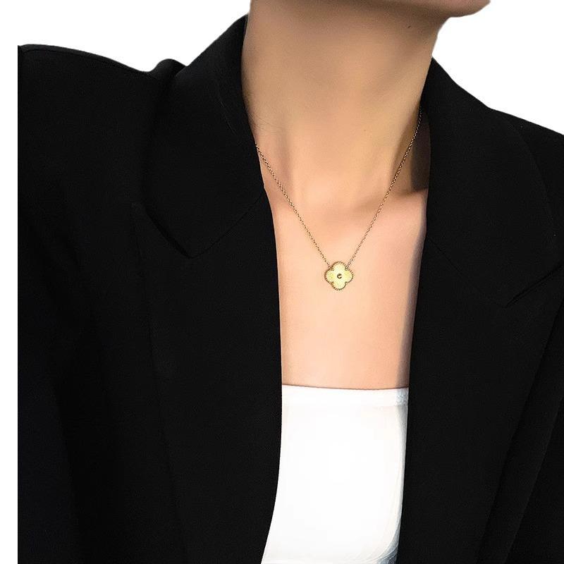 Комплект из ожерелья, браслета и серег из титановой стали с лазерной гравировкой в виде четырехлистного клевера из 18-каратного золота для женщин