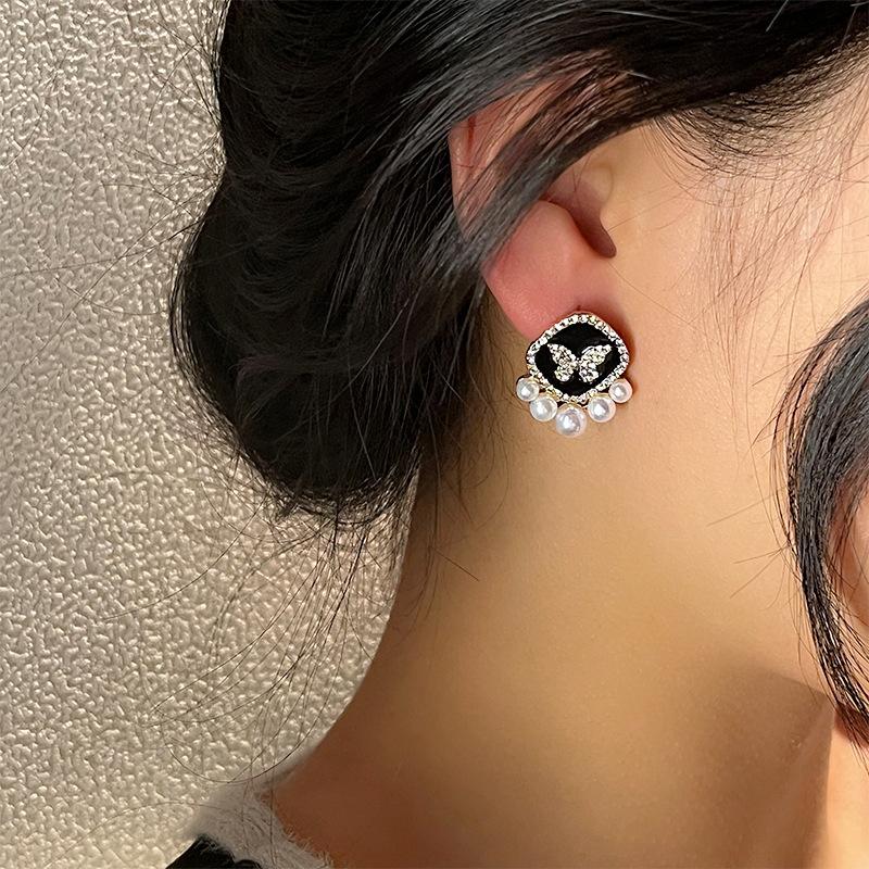 Pearl Butterfly Earrings Women'S Retro Light Luxury High-End Sense Rhinestone Stud Earrings Niche Design Temperament Earrings