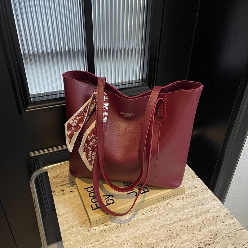 Красная большая сумка женская 2025 новая свадебная сумка сумка для невесты на свадьбу высокое качество большая вместимость плечевая портативная сумка-тоут