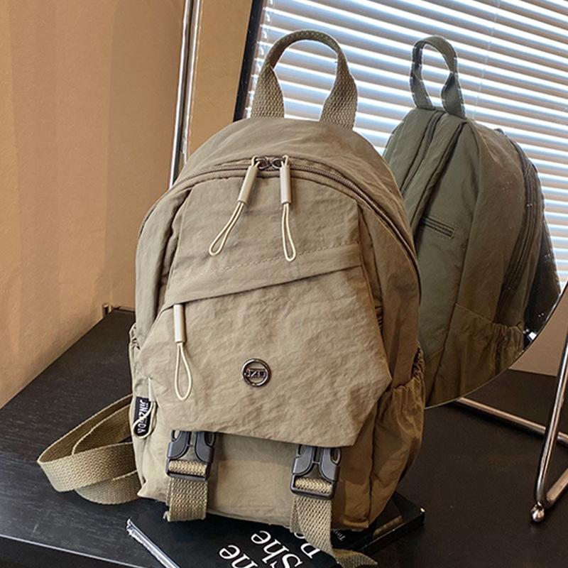 2025 новый модный атмосферный простой рюкзак однотонный школьный рюкзак большой вместимости сумка через плечо популярная маленькая квадратная сумка