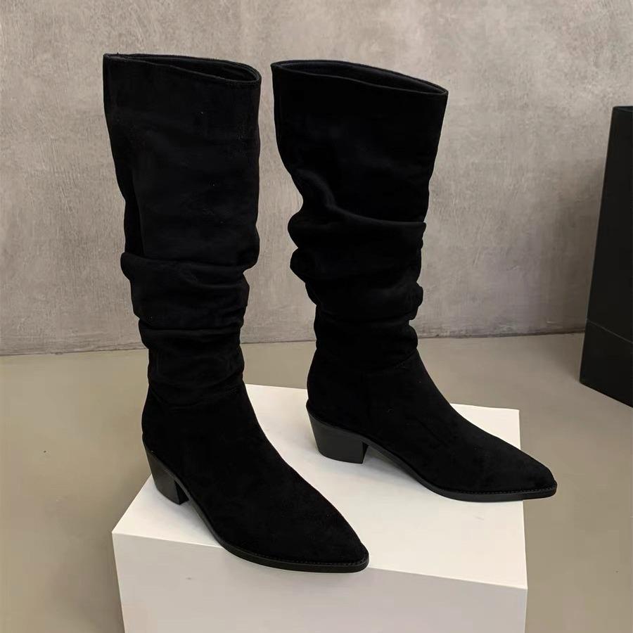 Женские замшевые ботфорты на высоком каблуке с острым носком и бархатной подкладкой, коллекция осень/зима 2024 - стиль "длинные рыцарские"